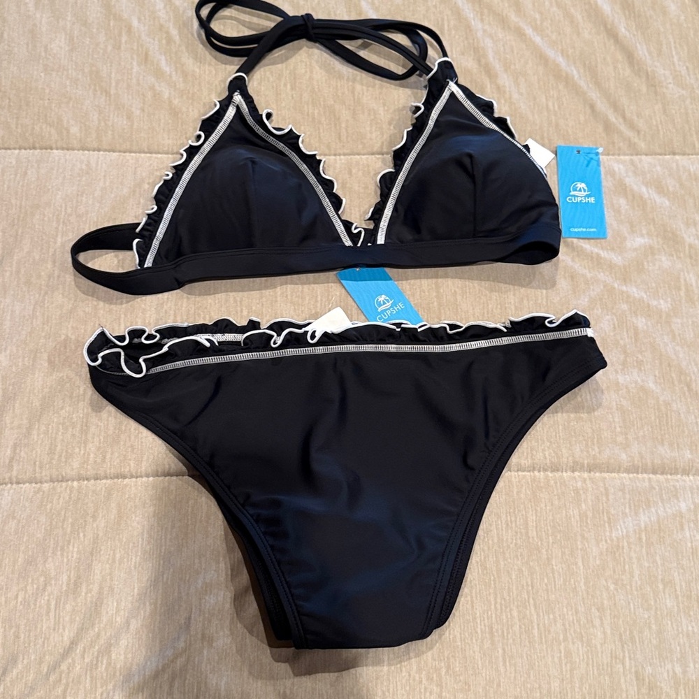 Cupshe Black Ruffled Bikini Set